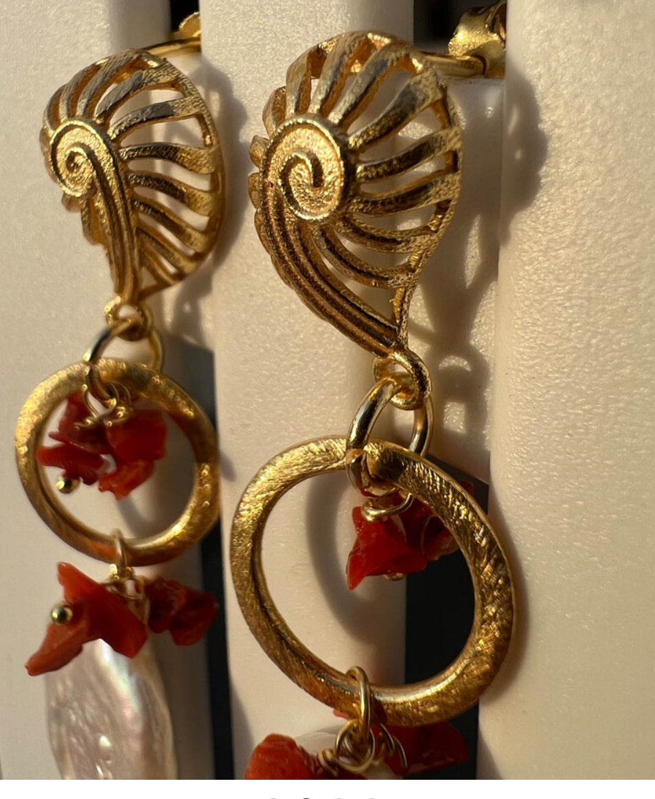 Le Conchiglie Barouque Pearl Earrings