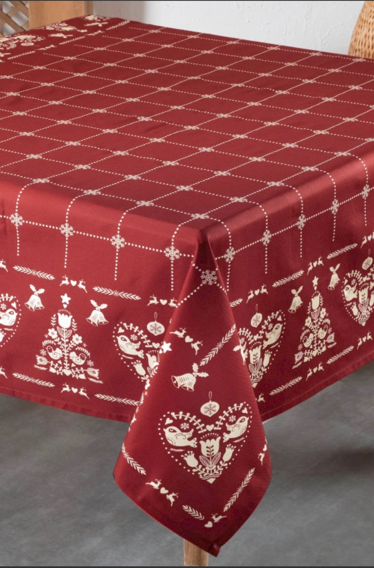 Christmas Tablecloth in Red and Gold